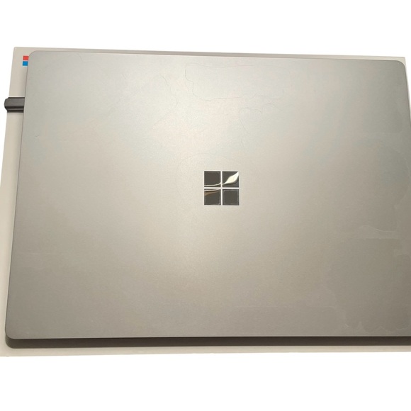 Surface Pro 4 - Picture 2 of 4